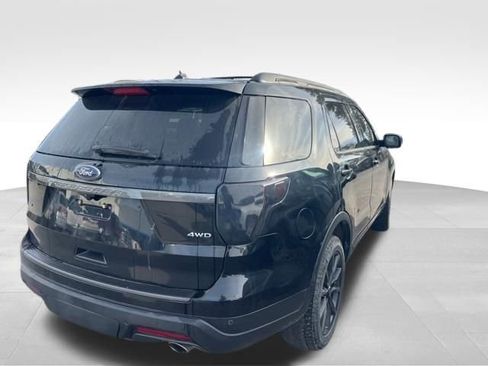 Used 2018 Ford Explorer XLT w/ Equipment Group 202A image 8