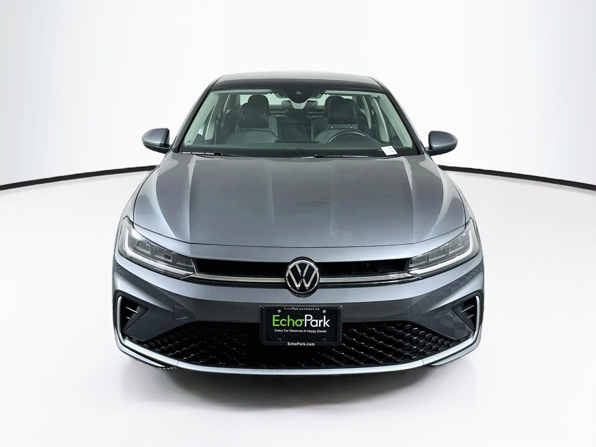 Used 2025 Volkswagen Jetta SE FWD image 2