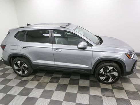 New 2025 Volkswagen Taos SE image 5