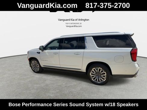 Used 2023 GMC Yukon XL Denali Ultimate AWD/4WD image 7