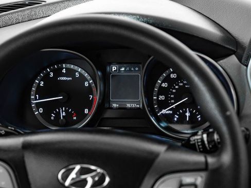 Used 2018 Hyundai Santa Fe SE image 16