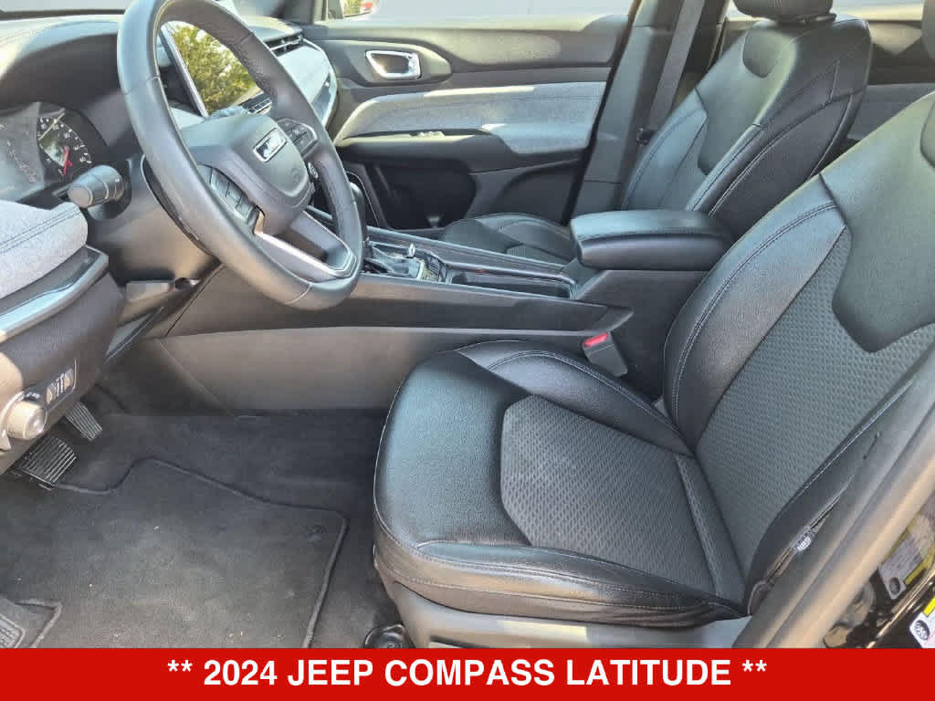 Used 2024 Jeep Compass Latitude AWD/4WD image 16