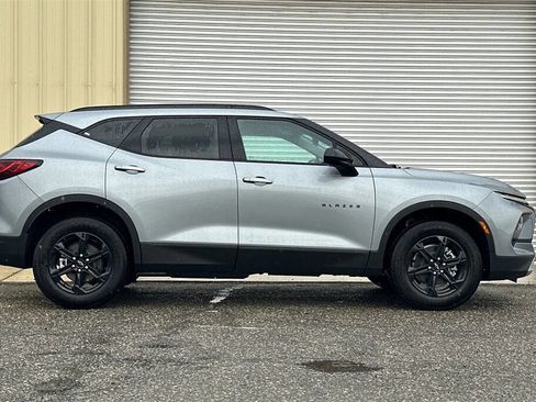 New 2025 Chevrolet Blazer LT w/ Midnight/Sport Edition image 9