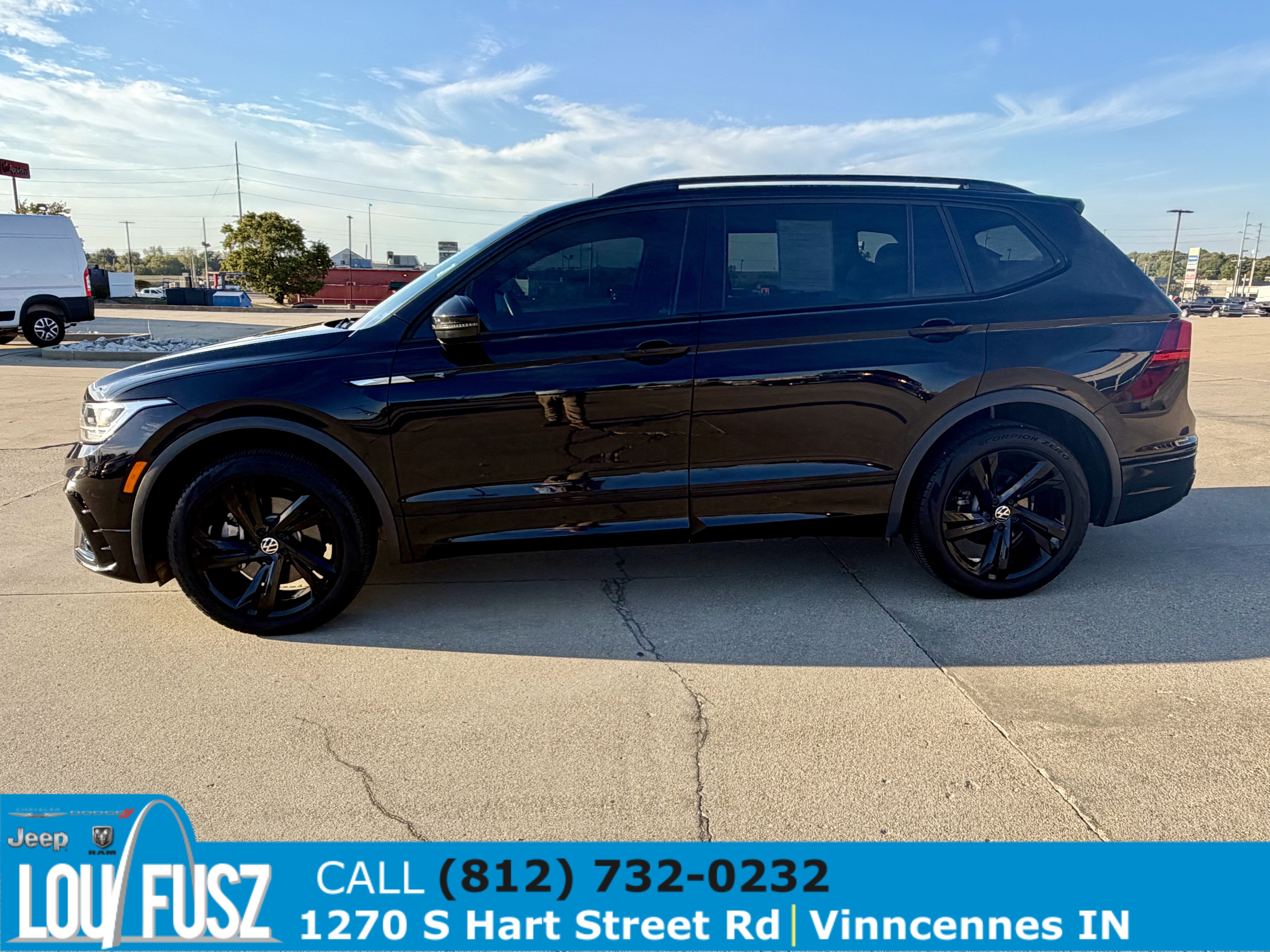 Used 2024 Volkswagen Tiguan SE R-Line FWD image 4