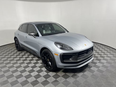 Certified 2023 Porsche Macan Turbo AWD/4WD image 9
