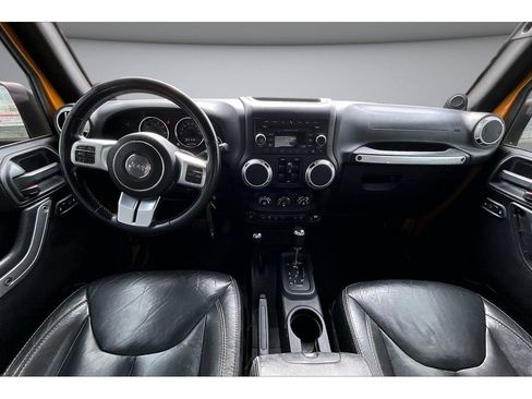 Used 2014 Jeep Wrangler Unlimited Rubicon AWD/4WD image 17