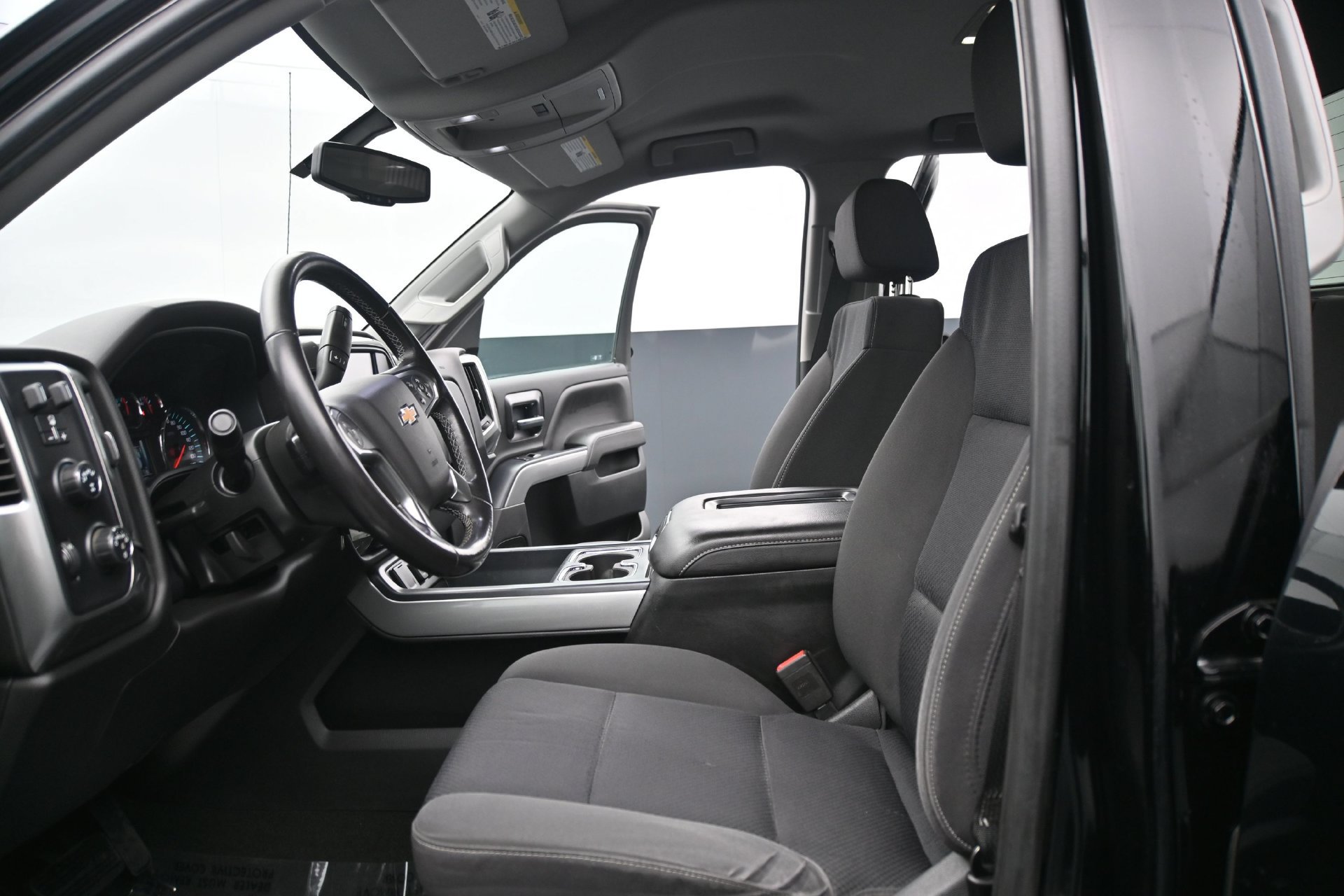 Used 2018 Chevrolet Silverado 1500 LT w/ Midnight Edition AWD/4WD image 19