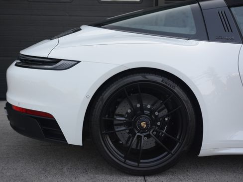 Certified 2022 Porsche 911 Targa 4 GTS AWD/4WD image 36