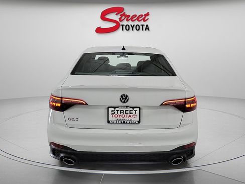 Used 2023 Volkswagen Jetta GLI Autobahn image 3