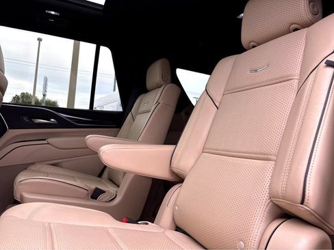 Used 2023 Cadillac Escalade Premium Luxury w/ Performance Package AWD/4WD image 17
