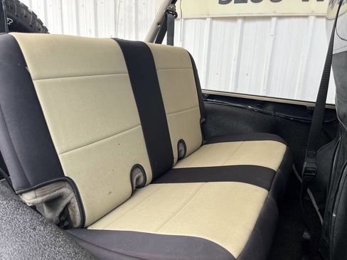 Used 2005 Jeep Wrangler Unlimited image 9