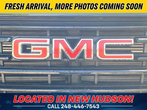 Used 2024 GMC Terrain SLE w/ Driver Convenience Package FWD image 11