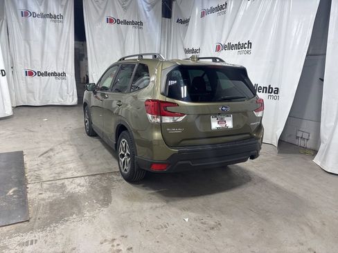 Used 2023 Subaru Forester Premium image 3