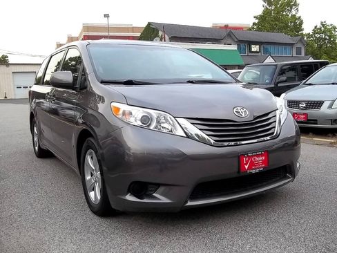 Used 2015 Toyota Sienna LE FWD image 5