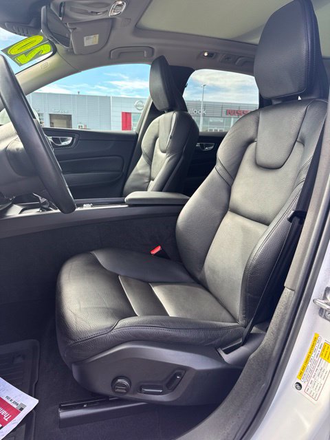 Used 2020 Volvo XC60 T5 Momentum w/ Protection Package Premier AWD/4WD image 9