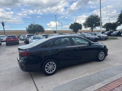 Certified 2022 Kia Forte Sedan FWD image 10