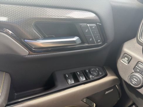 Used 2022 Chevrolet Silverado 1500 ZR2 image 19