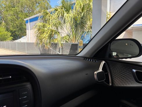 Used 2025 Kia Soul LX w/ LX Technology Package FWD image 35