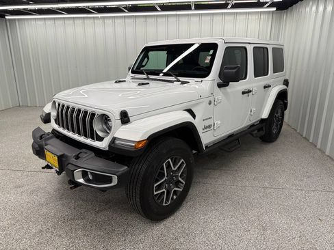 Used 2024 Jeep Wrangler Unlimited Sahara w/ Technology Group AWD/4WD image 3