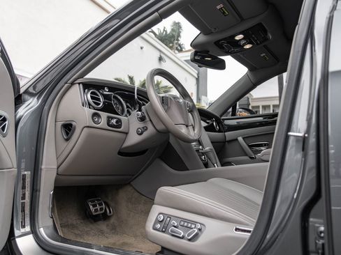 Used 2018 Bentley Flying Spur V8 image 2