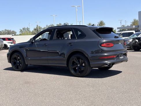 Used 2021 Bentley Bentayga AWD/4WD image 28