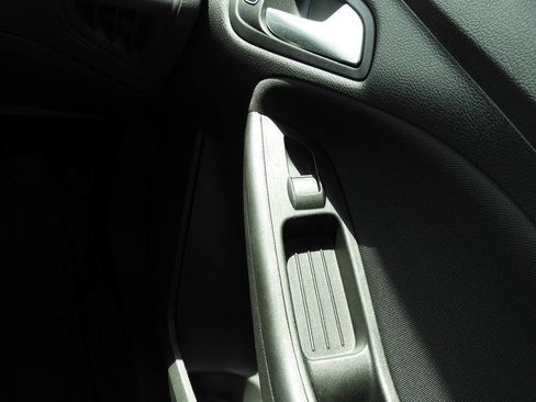 Used 2018 Ford Focus SE FWD image 34
