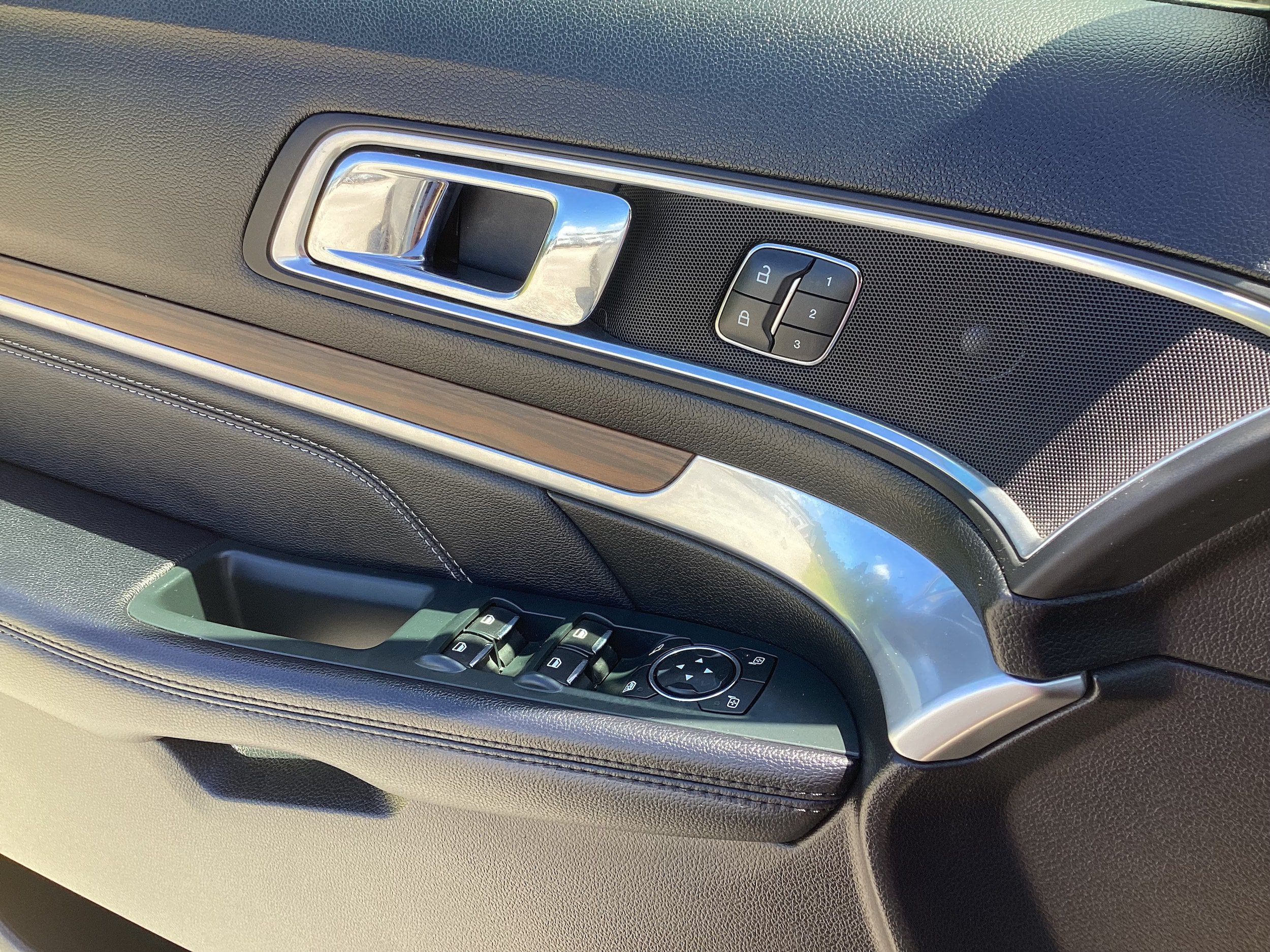 Used 2018 Ford Explorer Limited FWD image 8