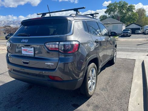 Used 2022 Jeep Compass Latitude AWD/4WD image 5