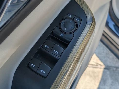 Used 2019 GMC Acadia Denali w/ Technology Package FWD image 11