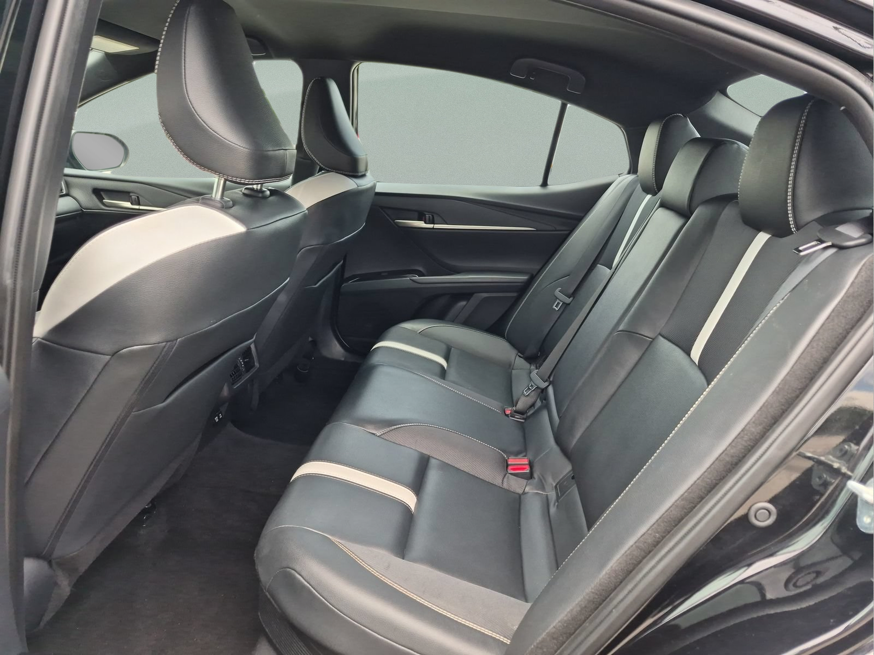 Used 2025 Toyota Camry SE FWD image 17