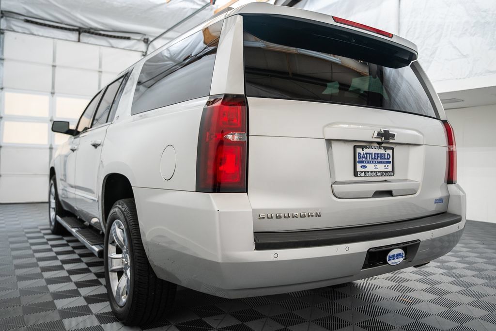 Used 2018 Chevrolet Suburban LT w/ LT Signature Package AWD/4WD image 7