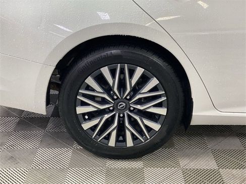 Used 2024 Nissan Altima 2.5 SV image 36