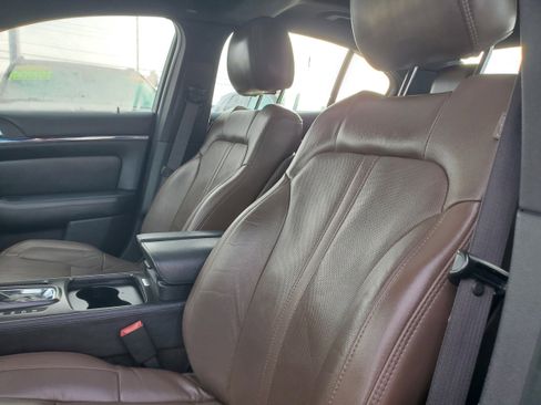 Used 2016 Lincoln MKS image 10