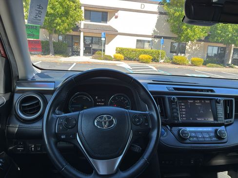 Used 2018 Toyota RAV4 Limited w/ Advanced Technology Package AWD/4WD image 25