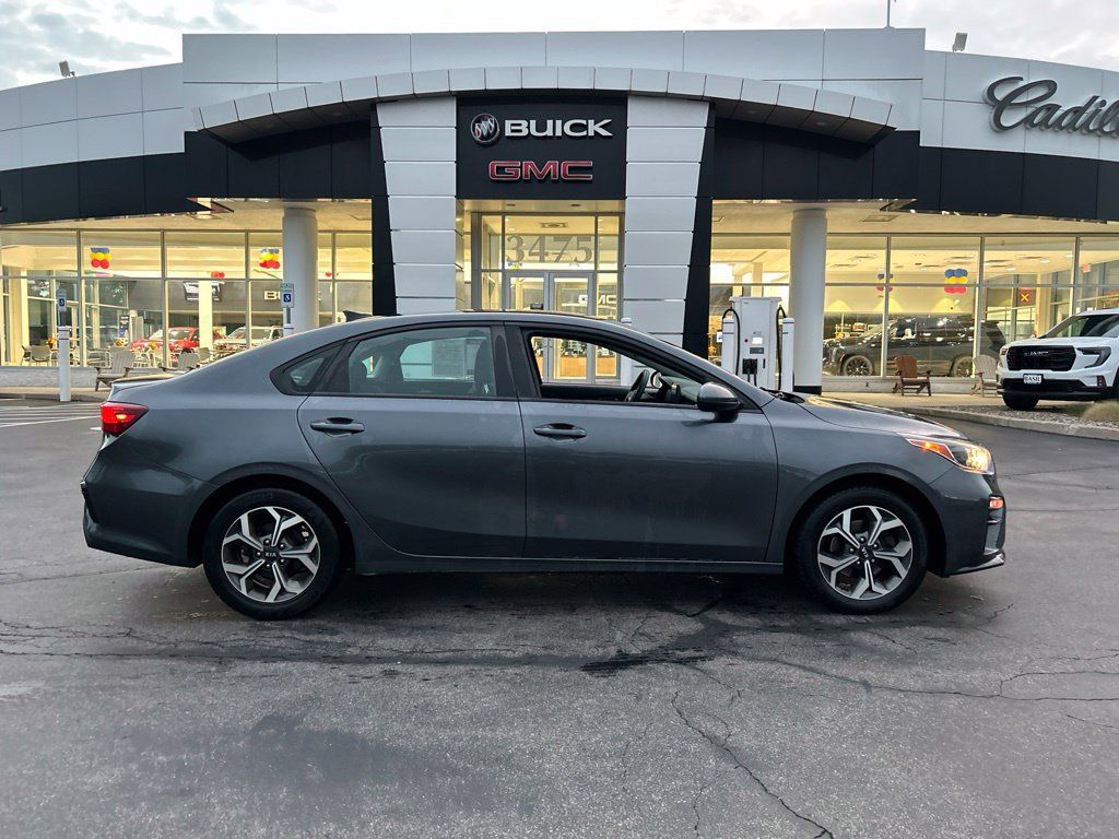 Used 2020 Kia Forte LXS FWD image 2