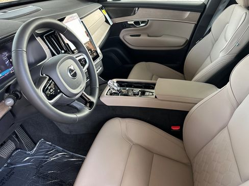 New 2026 Volvo XC90 B6 Plus image 8