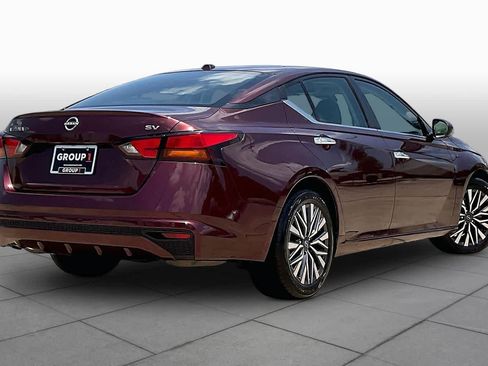 Used 2024 Nissan Altima 2.5 SV FWD image 12