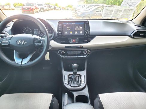 Used 2018 Hyundai Elantra GT FWD image 8