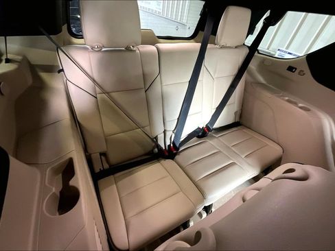 Used 2024 Cadillac Escalade Premium Luxury RWD image 15