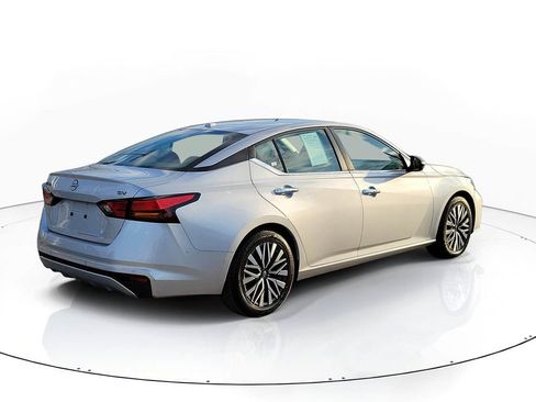 Used 2024 Nissan Altima 2.5 SV image 4