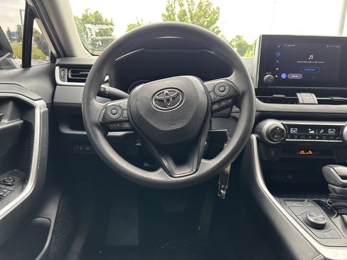 Used 2023 Toyota RAV4 LE AWD/4WD image 18