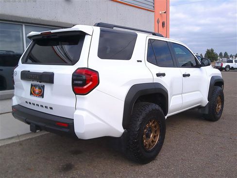 Used 2025 Toyota 4Runner SR5 AWD/4WD image 3