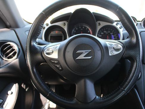 Used 2018 Nissan 370Z w/ Sport Package image 23