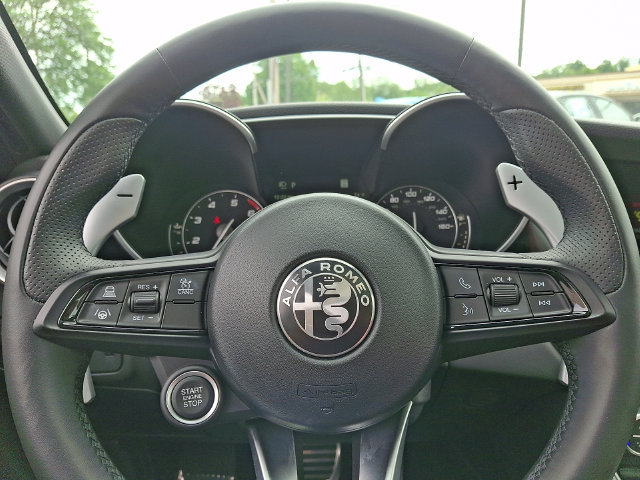 Used 2023 Alfa Romeo Giulia Veloce RWD image 19