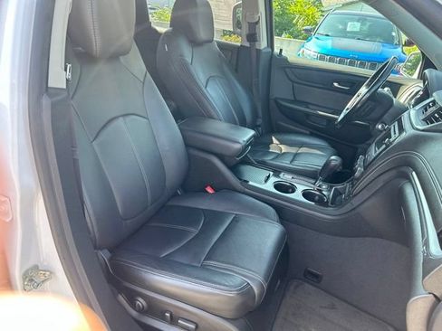 Used 2017 Chevrolet Traverse LT FWD image 18