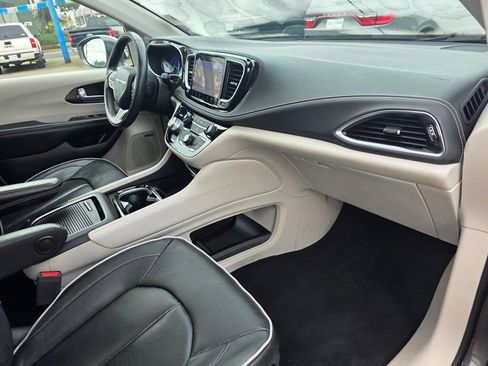 Used 2022 Chrysler Pacifica Limited image 30