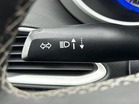 Used 2025 Chrysler Pacifica Select FWD image 16