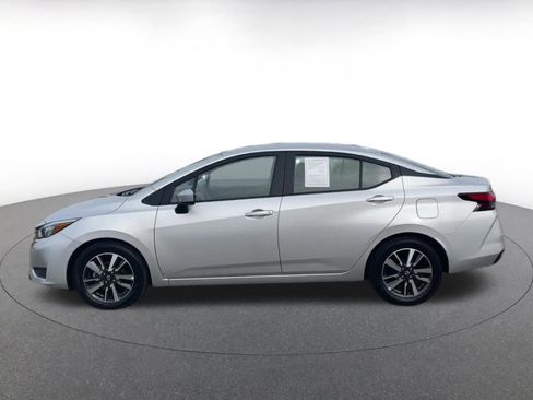 Used 2025 Nissan Versa SV image 9