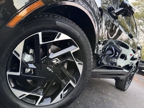 Used 2024 Kia Sportage SX image 8