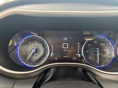 Used 2023 Chrysler Pacifica Touring-L FWD image 19
